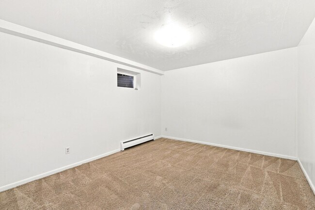 Building Photo - Large bi-level home in Littleton with 1-car garage!