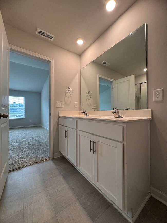 Building Photo - Beautiful 4BR 2.5BA Home in Trinity