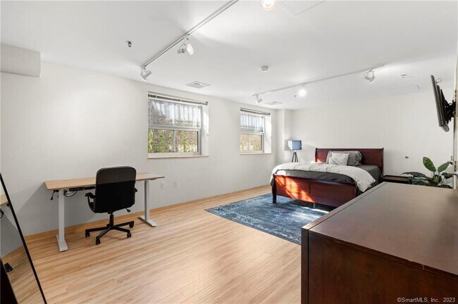 Building Photo - 10 Ann St