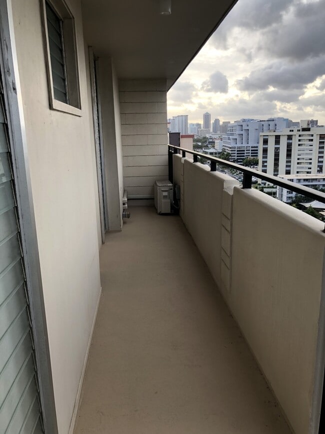 Building Photo - Kapiolani Towers - 2 Bedroom 1 Bath 1 Park...