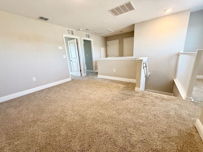 Building Photo - 5282 Neil Dr