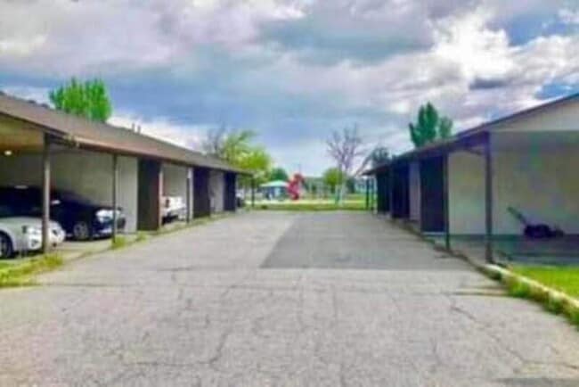 Building Photo - 656 W 700 S
