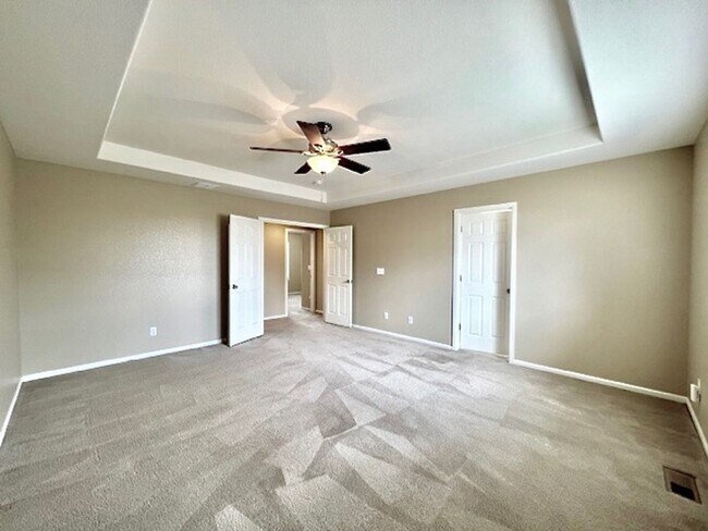 Building Photo - FABULOUS 4 BEDROOM HOME IN EASTVIEW ESTATES!!
