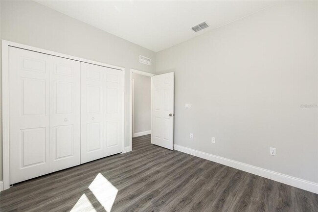 Building Photo - 5998 SW 154th Street Rd