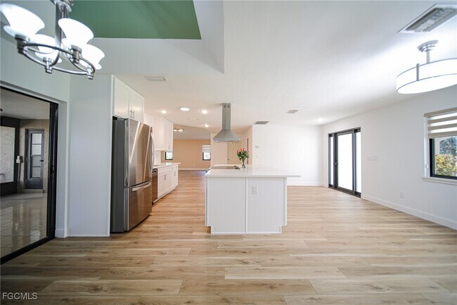 Building Photo - 1250 Riverbend Dr