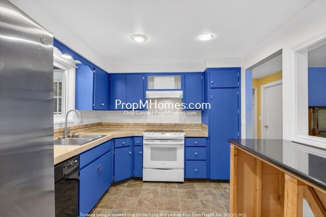 Building Photo - Three Bedroom Escape in Oregon City!