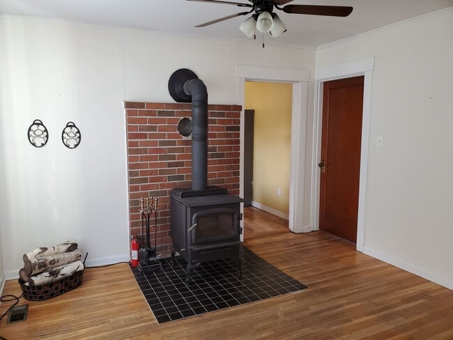 Building Photo - 2010 1st St