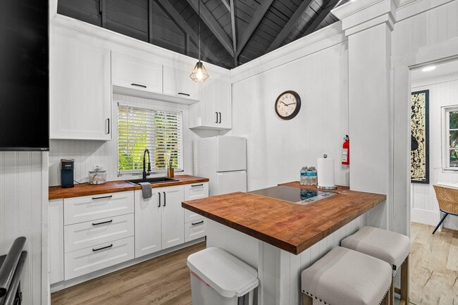 Building Photo - 1017 SW 4th St