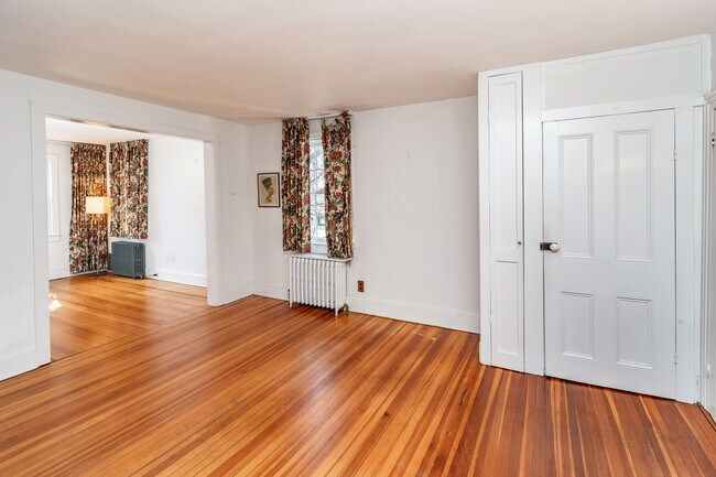 Building Photo - 45 York St