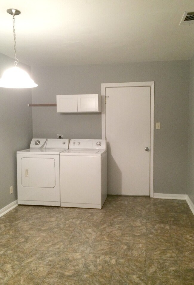 Building Photo - Live the fairy tale. This one is… just right.