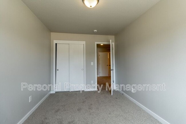 Building Photo - 8711 NE 43rd Pl
