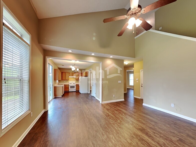 Building Photo - 7071 Hillcrest Chase Ln