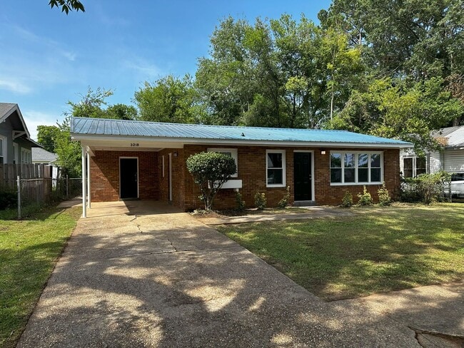 Building Photo - **Newly Remodeled 2 Bedroom, 1 Bath Home for Rent**