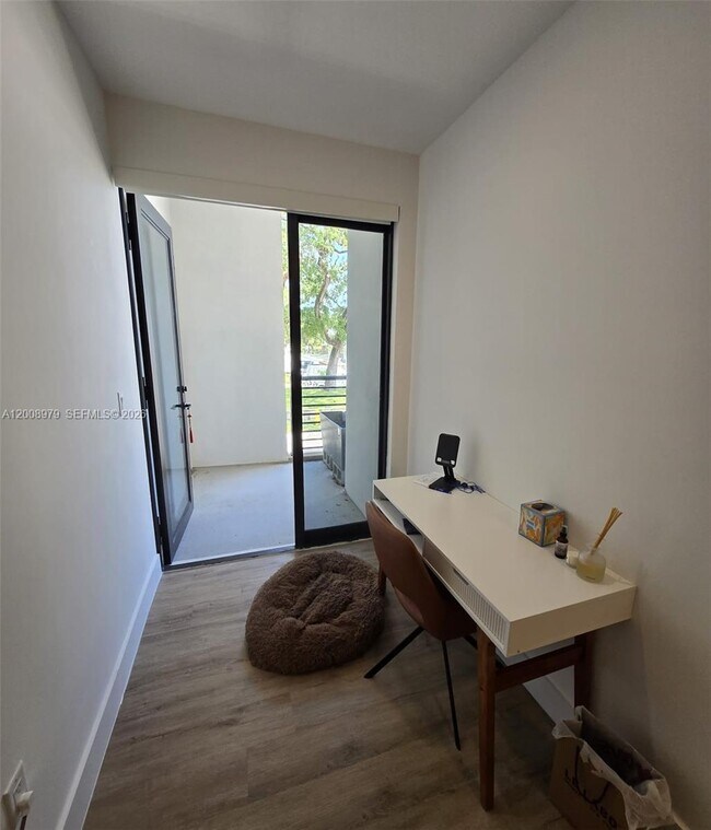 Building Photo - 5503 W Oak Wy