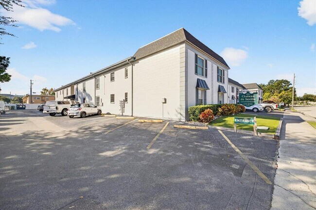 Building Photo - 2808 W Azeele St