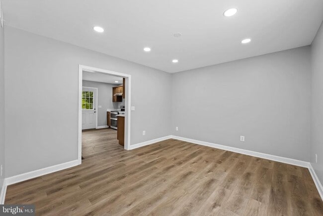 Building Photo - 1520 Dorchester Ave