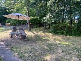 Building Photo - 18 Reihl St