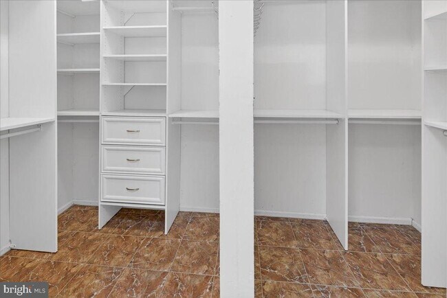 Building Photo - 7 Redwood Ct