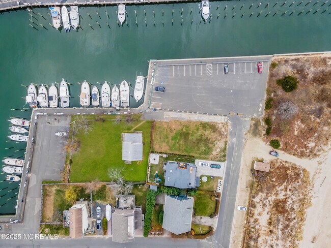 Building Photo - 234 Beach Ave