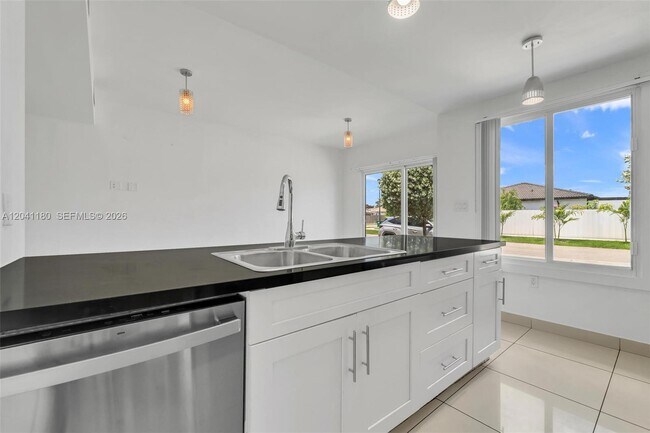 Building Photo - 25871 SW 139th Ct