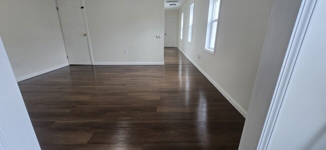 Building Photo - 724 E Lawrence St