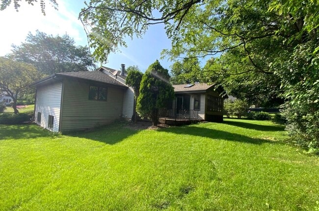 Building Photo - 3121 Carefree Dr