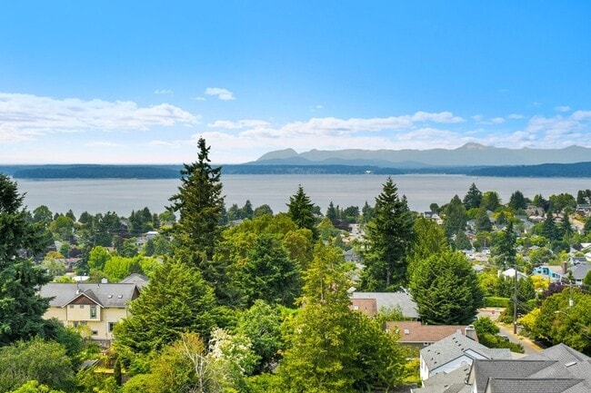 Building Photo - 5001 California Ave SW