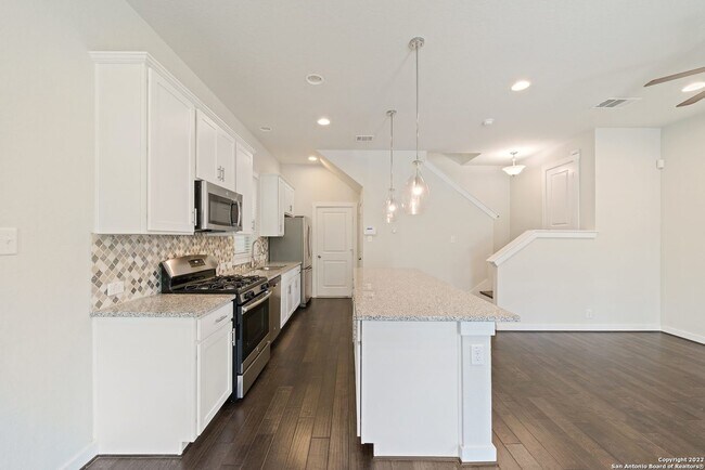 Building Photo - 215 E Courtland Pl