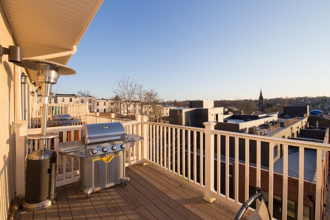 Building Photo - 4576 Silverwood St
