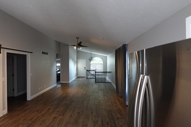 Building Photo - 2211 W Jubilee Ln