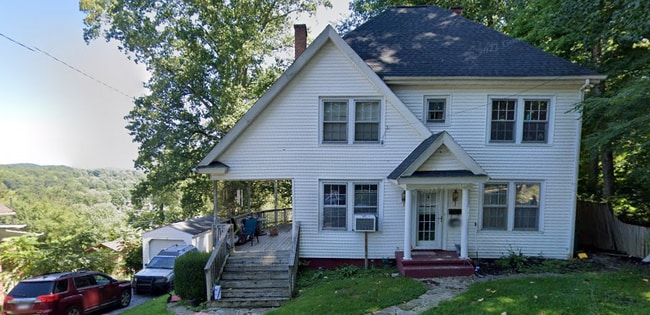 Building Photo - 2705 Valley View Ave