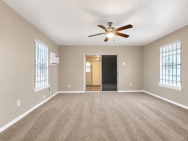 Building Photo - 4223 Oak Shadows Dr