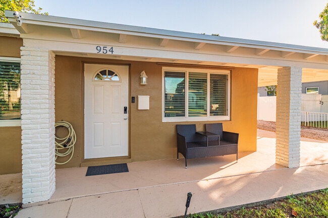 Building Photo - 954 Omar Rd