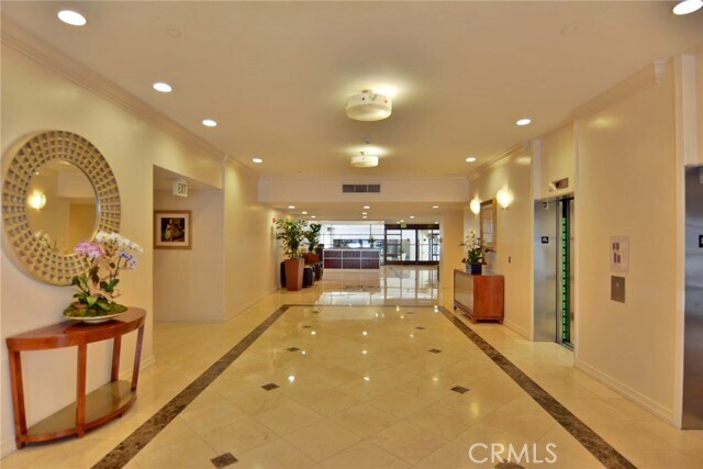 Building Photo - 600 W 9th St