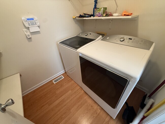 Building Photo - 7458 Salmon Ln