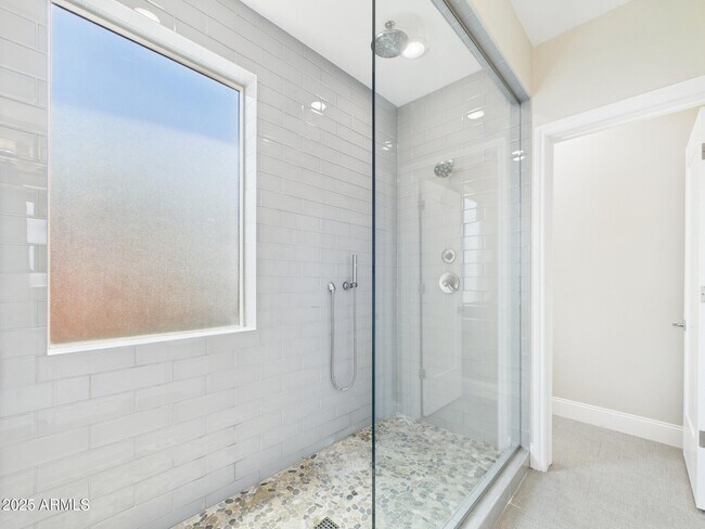 Building Photo - 4816 N Woodmere Fairway