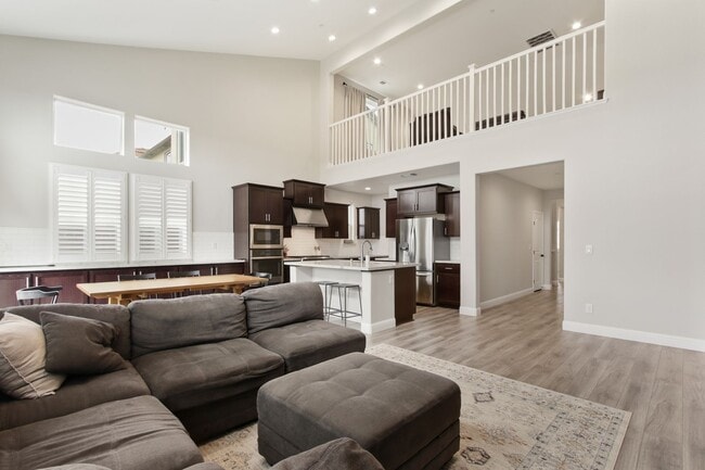 Building Photo - Springlake 3 Bedroom 3 Bathroom House