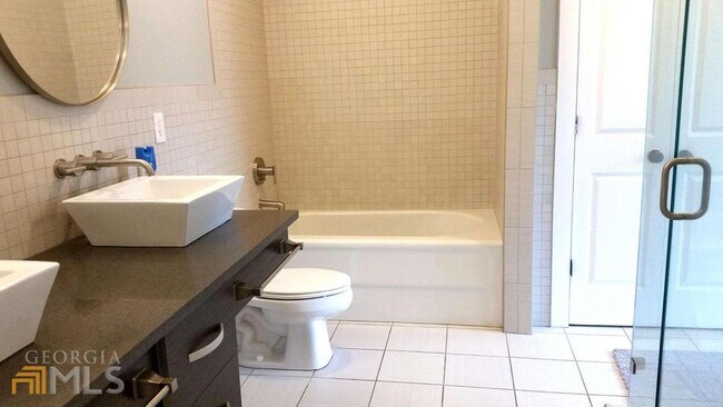 Building Photo - 1300 DeKalb Ave NE