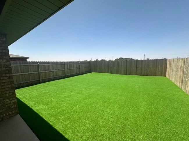 Building Photo - Stylish and Modern 3-Bedroom Duplex for Re...