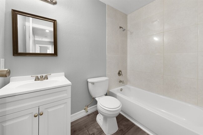 Building Photo - 2523 W Greens Rd