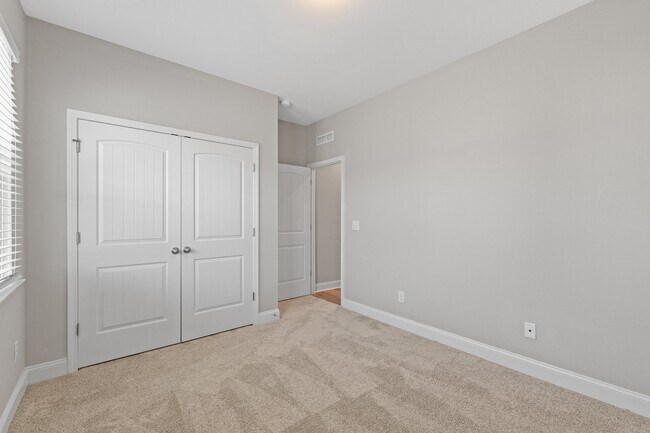 Building Photo - 138 Willow Grove Ln