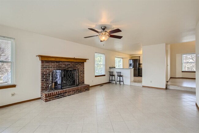 Building Photo - Beautiful Home in Summer Valley!