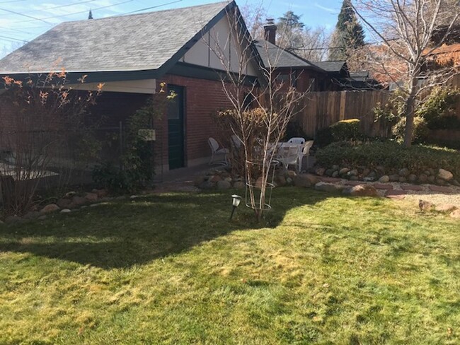 Building Photo - ONE CAR GARAGE - DUPLEX - NOSTALGIC - OLD ...