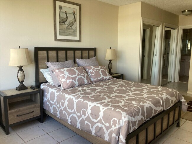 Building Photo - 4010 Galt Ocean Dr