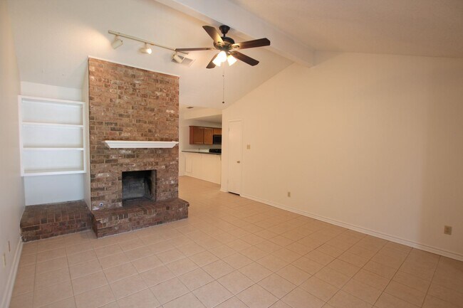 Building Photo - Available - Charming 2-bedroom, 2.5-bath townhome