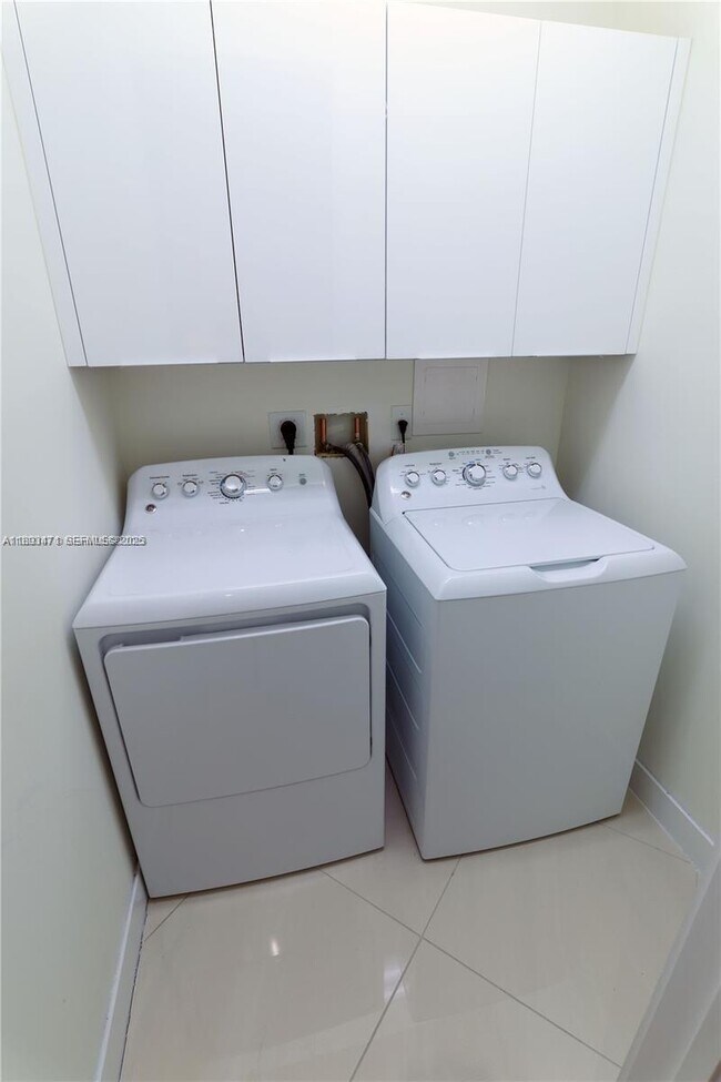 Building Photo - 10501 NW 66th St