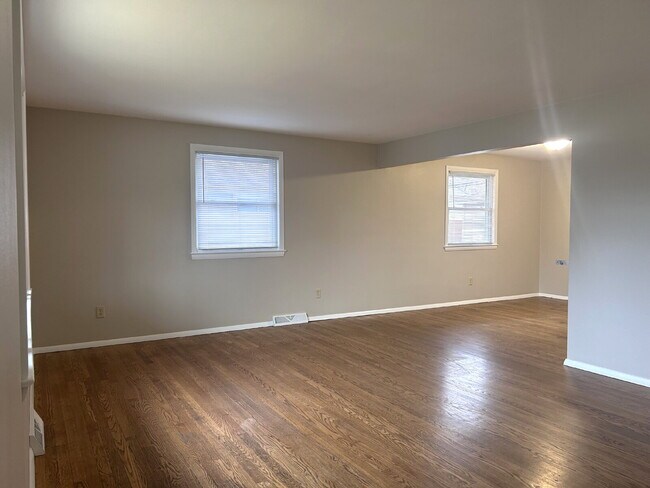 Building Photo - Fully Renovated 3 Bedroom Ranch!