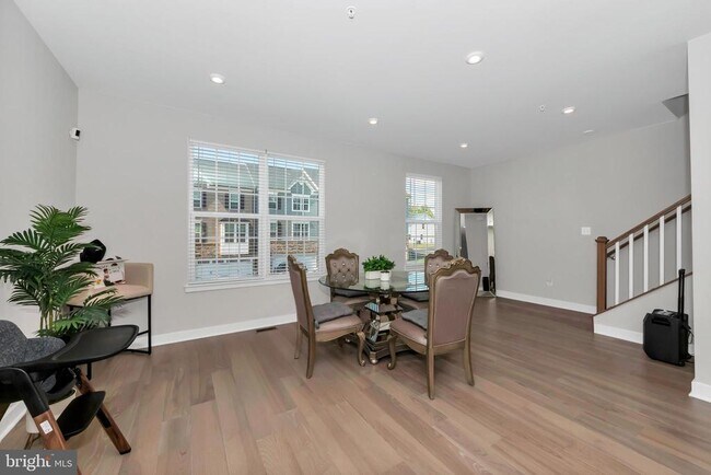 Building Photo - 256 Stallion St