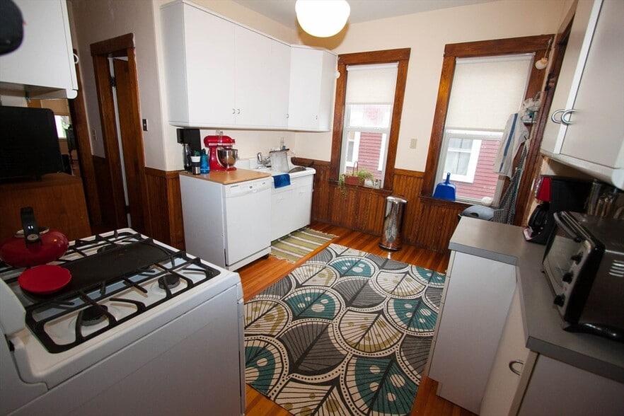 Primary Photo - 10 Whitman St