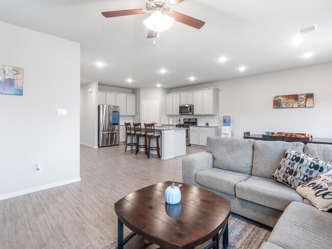 Building Photo - 10811 Violet Bloom Dr